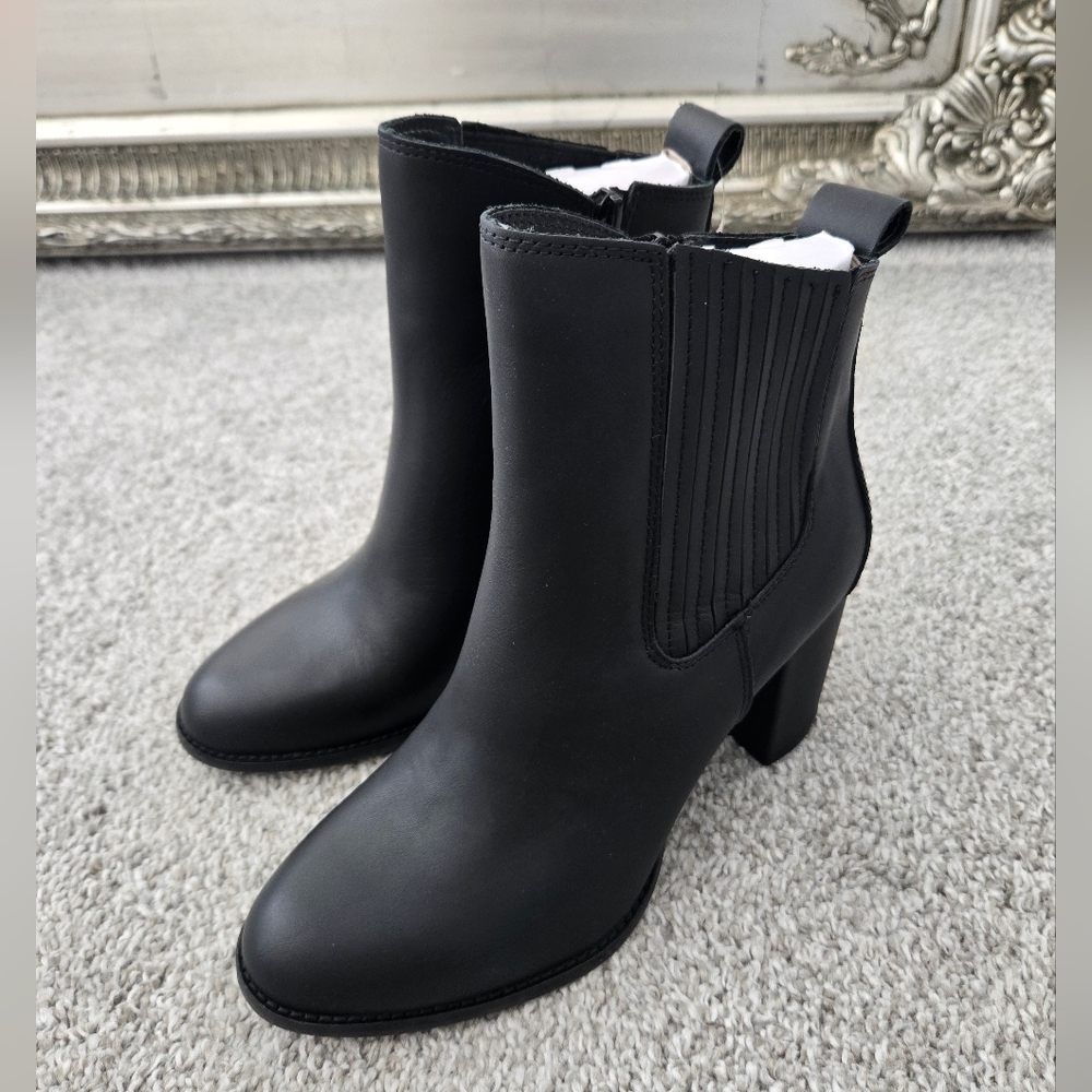Blondo Giada Waterproof Leather Bootie. Black. Size 7.5. New.Lend a touch of s
